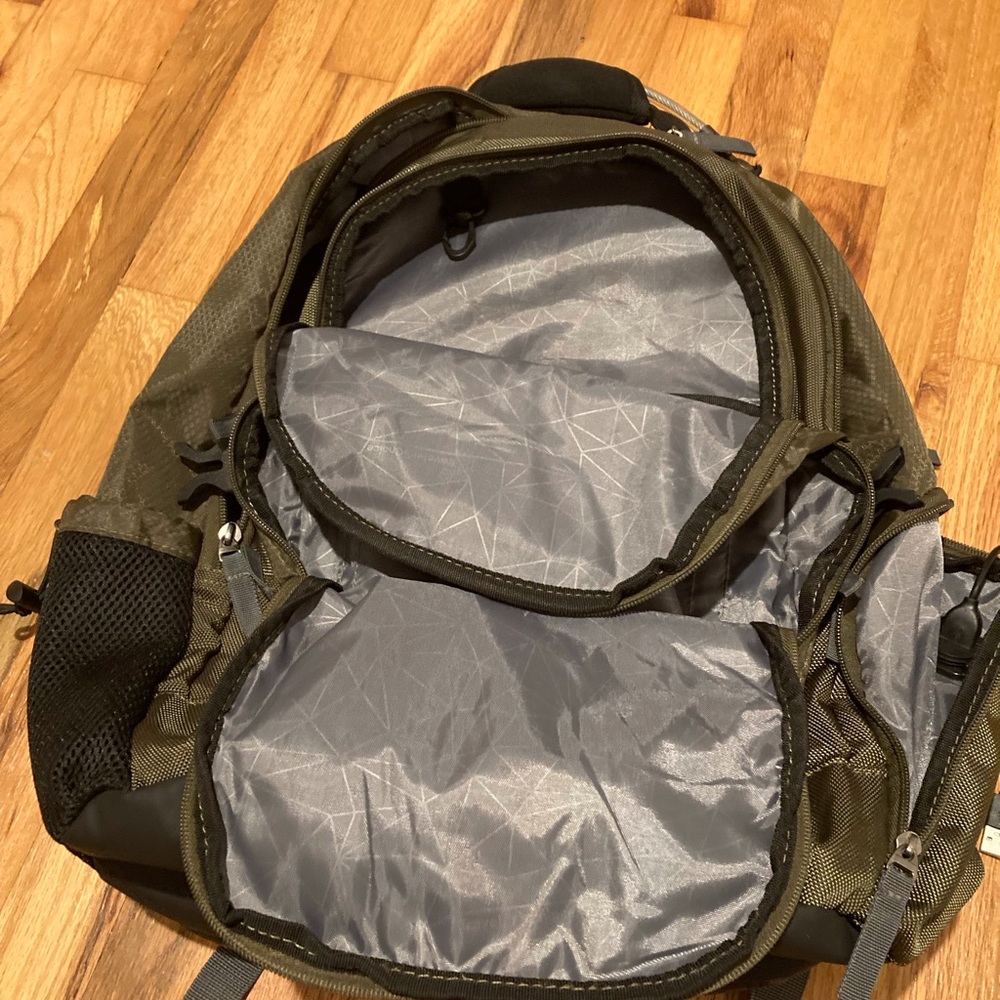 Travelers Choice Backpack.  EUC - Picture 12 of 16